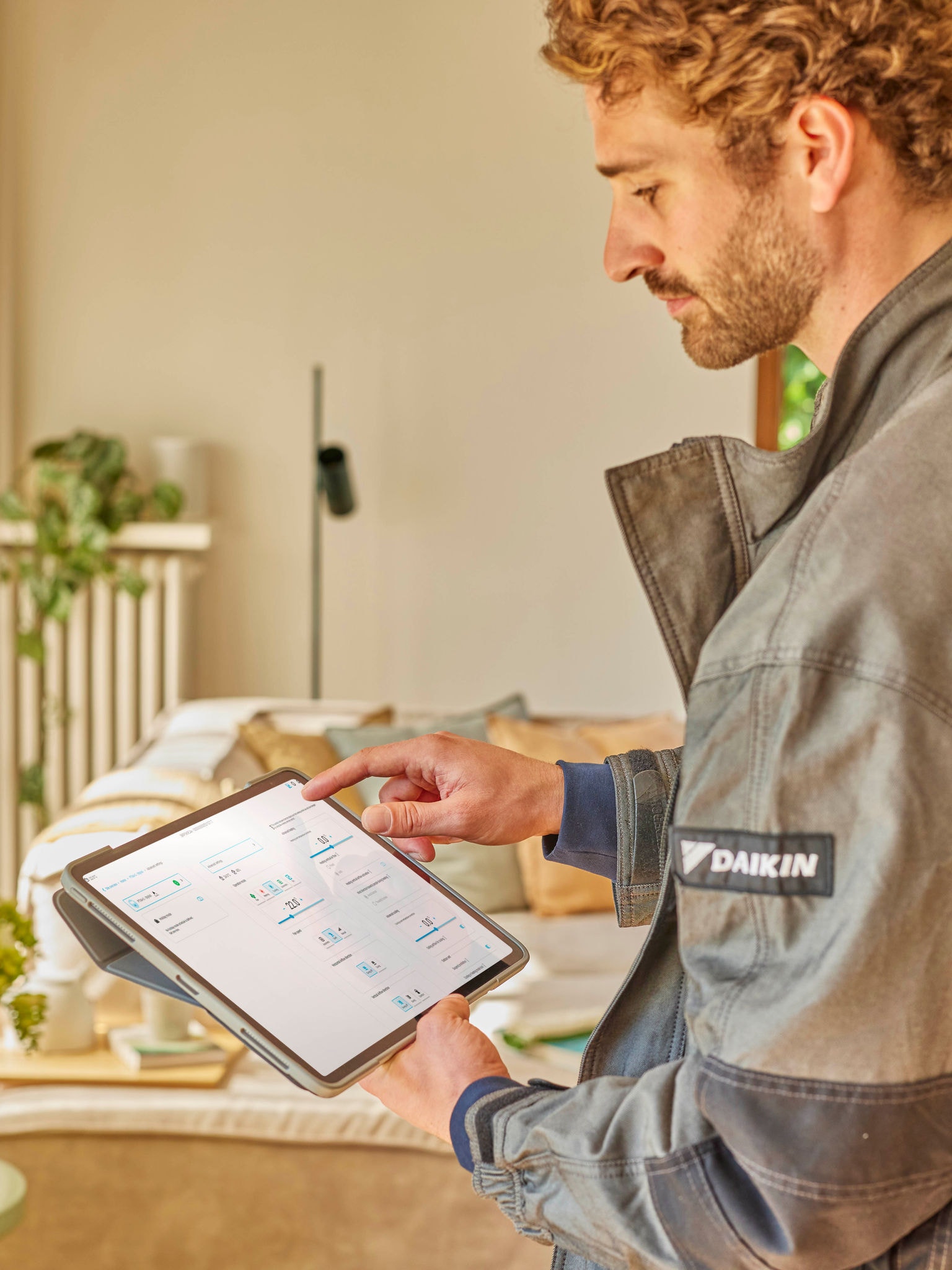 Installatør fjernovervåger en Multi Splits ydeevne