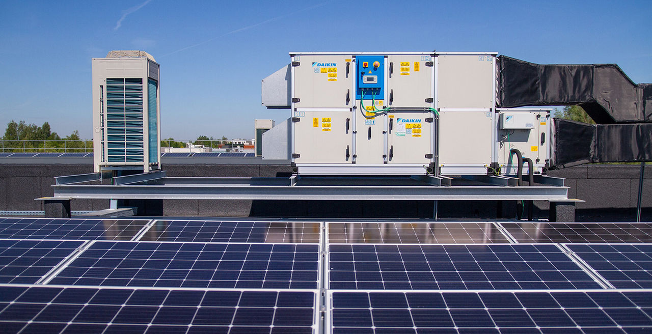 Installation af luftbehandlingsenhed på taget