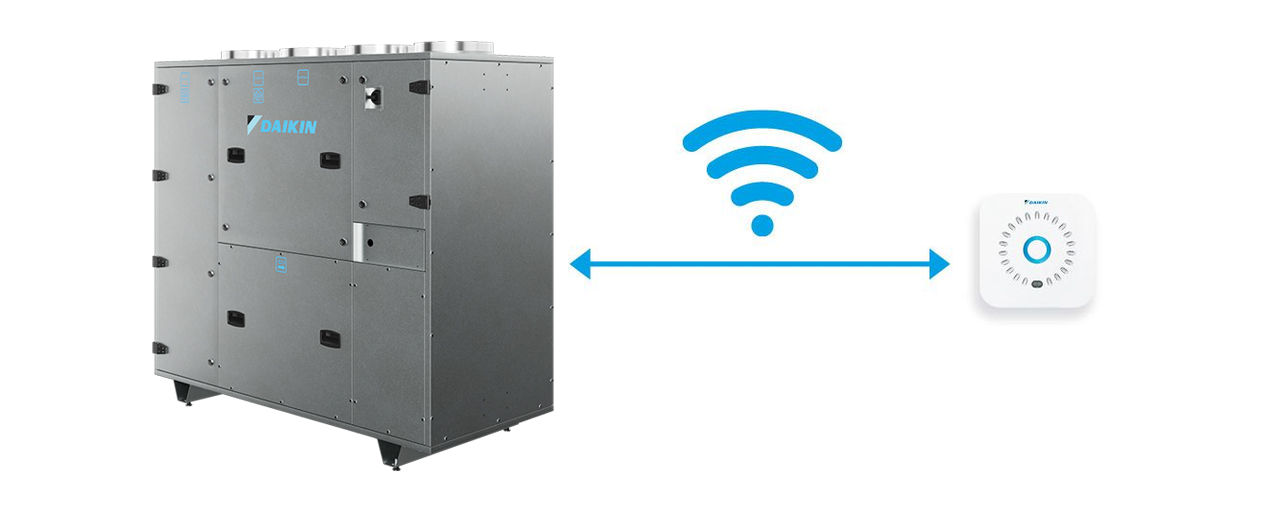 Illustration af problemfri integration af Daikins sensor til indendørs luftkvalitet med luftbehandlingsenheden i Compact T-serien